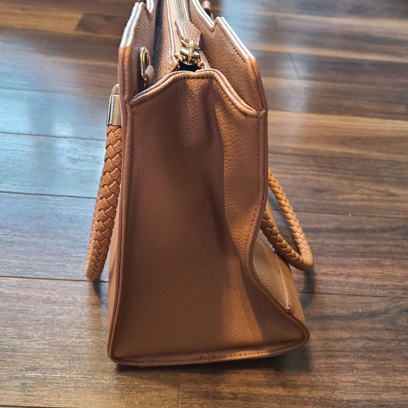 Guess purse - Picture 3 of 3